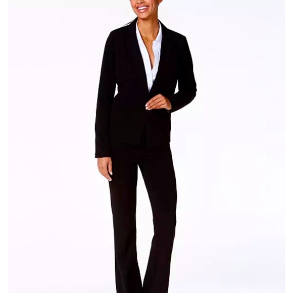 XOXO Jackets & Blazers - **HOST PICK** 👔 XOXO Women’s Black & White Blazer 👔
